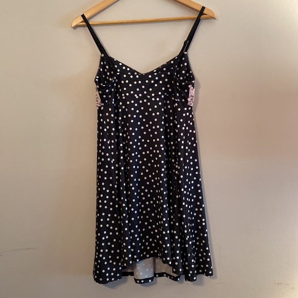 la Vie en Rose. Nightie. Medium. Polka dot print. Adjustable straps. - Picture 2 of 10